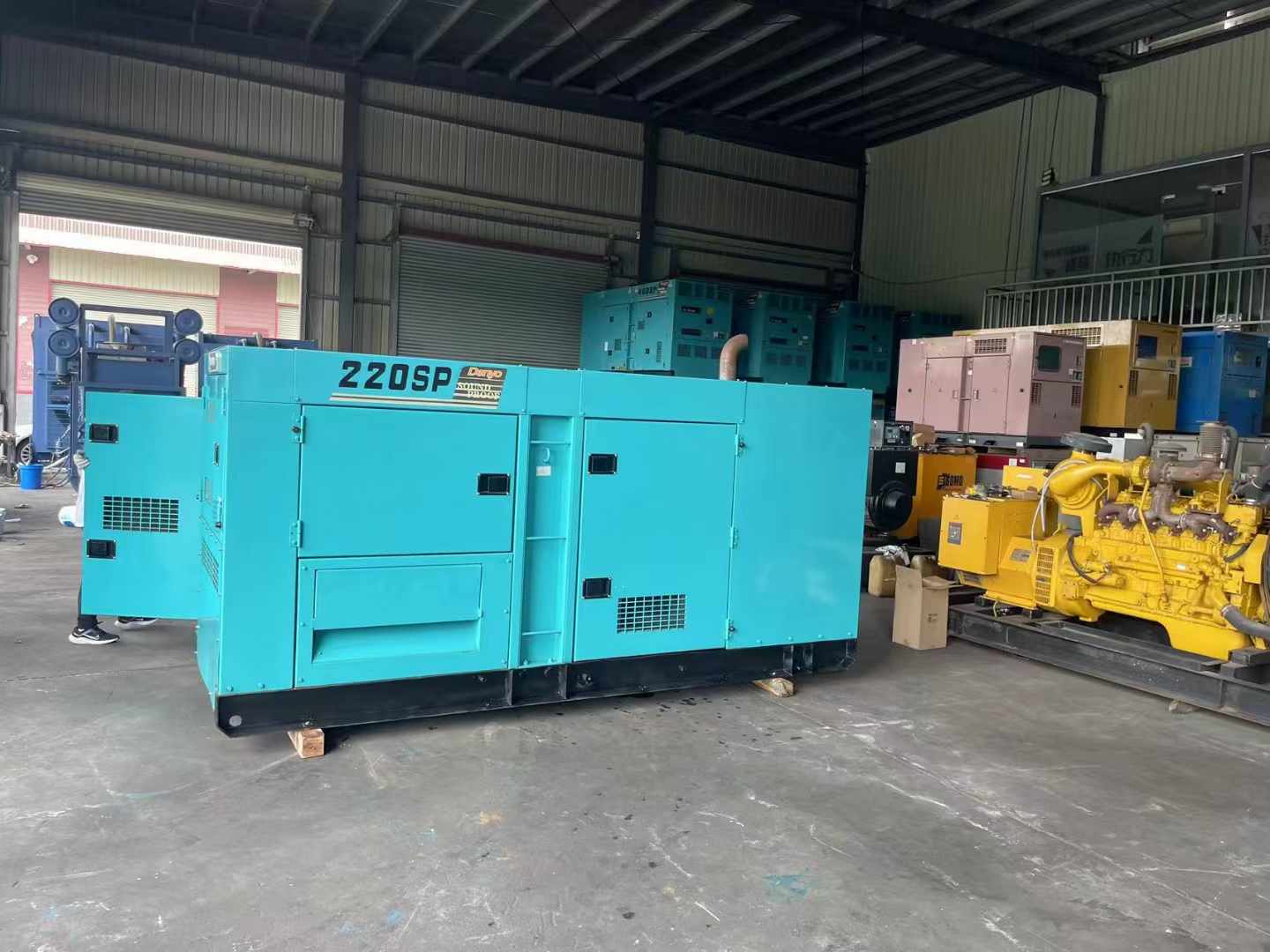 崇信柴油发电机组长期不间断运行时，如何监控其温度和压力？